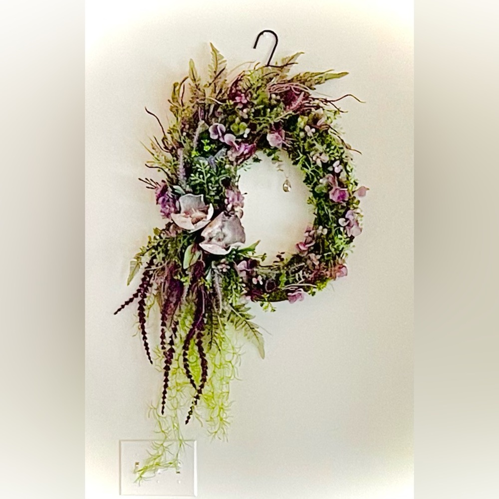 Purple wreath with necklace